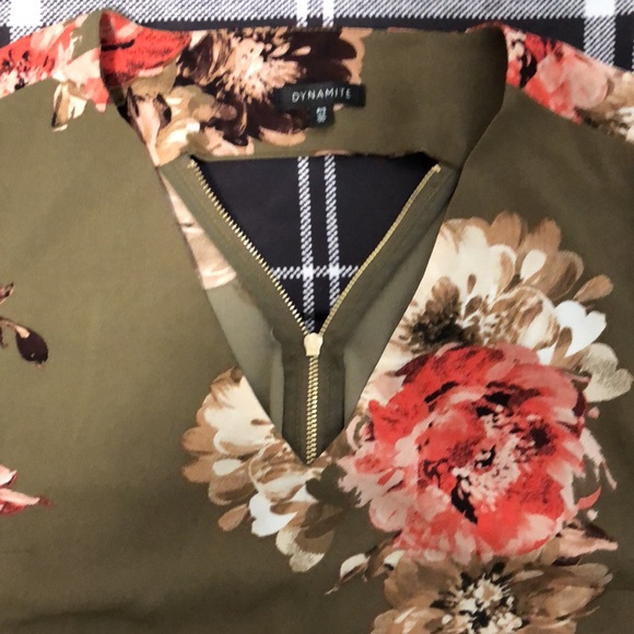 Floral zip back blouse - Picture 3 of 7